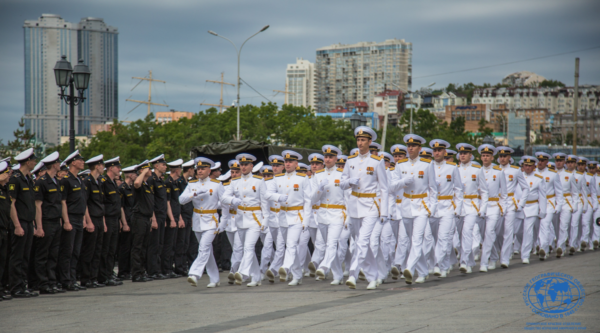 Выпуск офицеров и мичманов Тихоокеанского высшего военно-морского училища  имени С.О. Макарова состоялся во Владивостоке | 21.06.2021 | Владивосток -  БезФормата